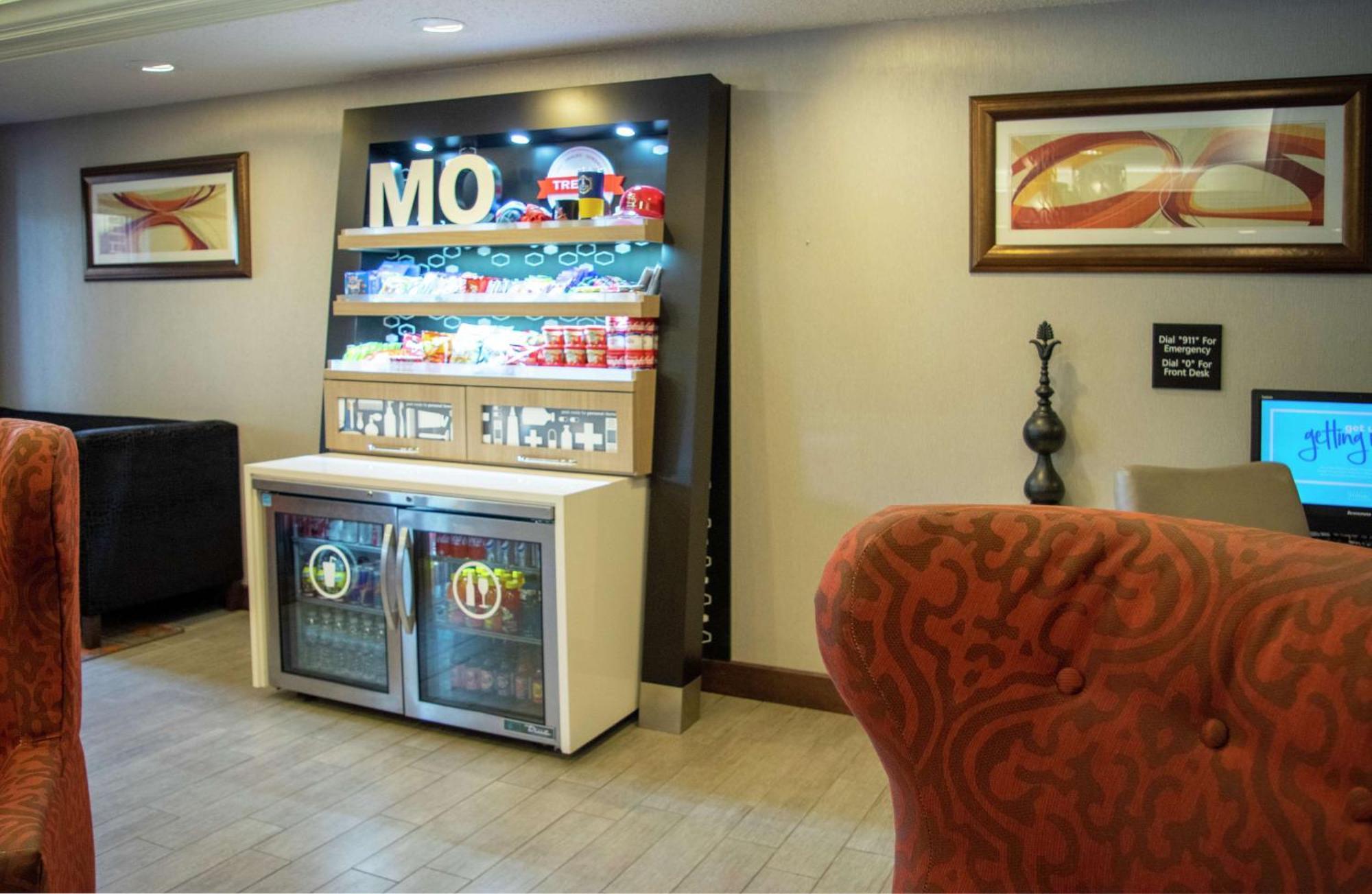 Hampton Inn St. Louis-Честерфилд Экстерьер фото
